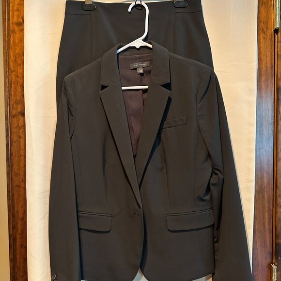 ANN TAYLOR Black 2-Piece Business Suit ~ Jacket Size 6 ~ Skirt Size 4 - Picture 1 of 8